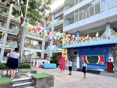 Buổi Chào cờ đầu tuần 31