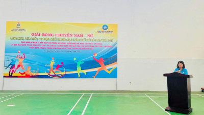 Tham gia lễ khai mạc và vòng loại Giải bóng chuyền nam - nữ công nhân, viên chức, lao động khối trường học Thành phố Thủ Dầu Một năm 2025.