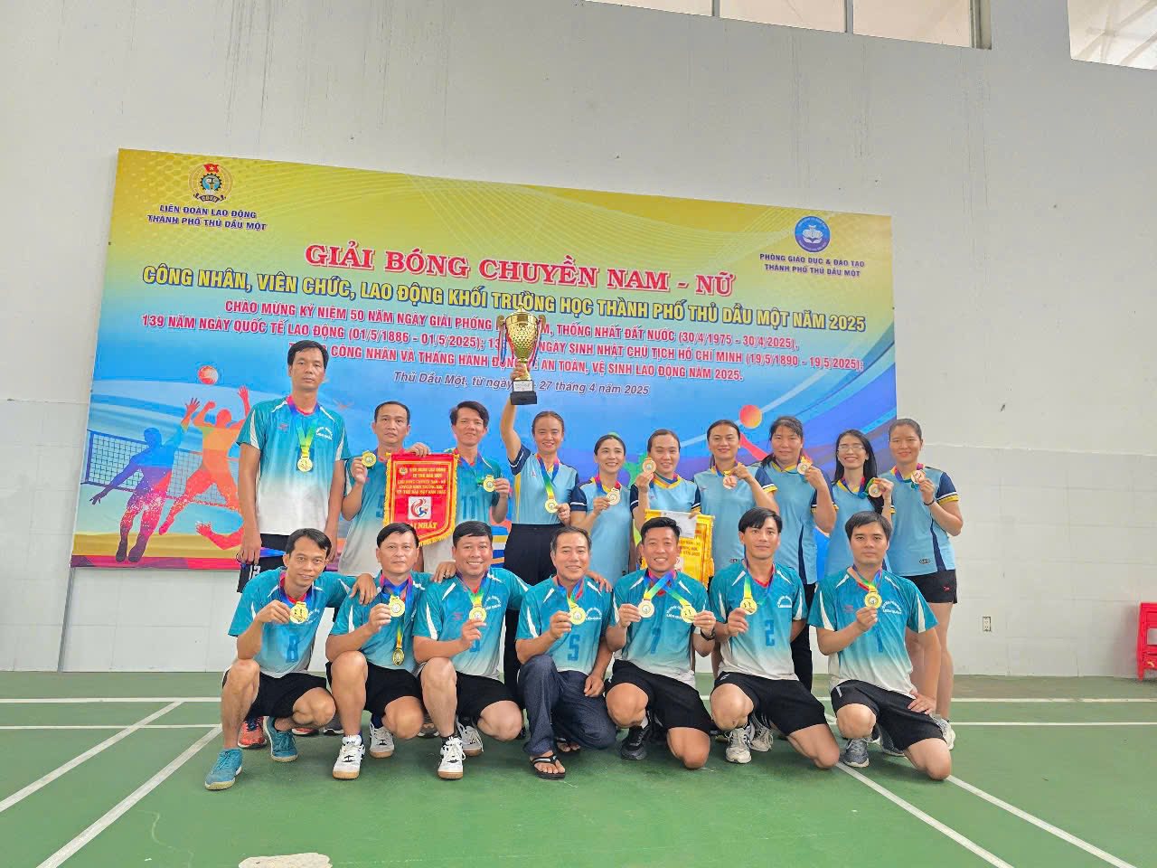 Liên Quân Tiểu Học Phú Hoà 1 – Phú Hoà 3 Đạt Giải Nhất Bóng Chuyền Nam Khối Tiểu Học