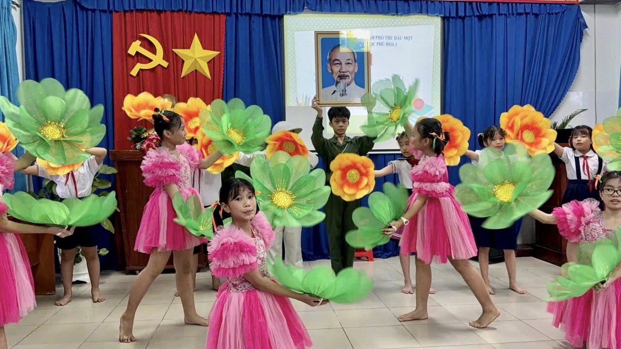 Sinh hoạt chuyên đề “Chúng em kể chuyện Bác Hồ”